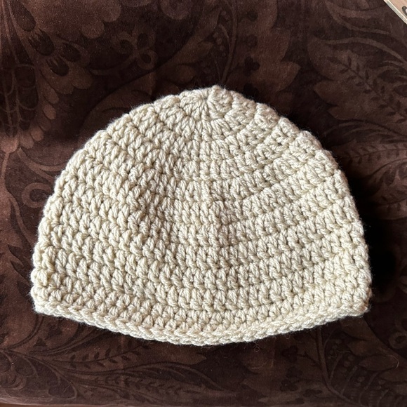 Handmade crochet hat oatmeal color - Picture 2 of 4